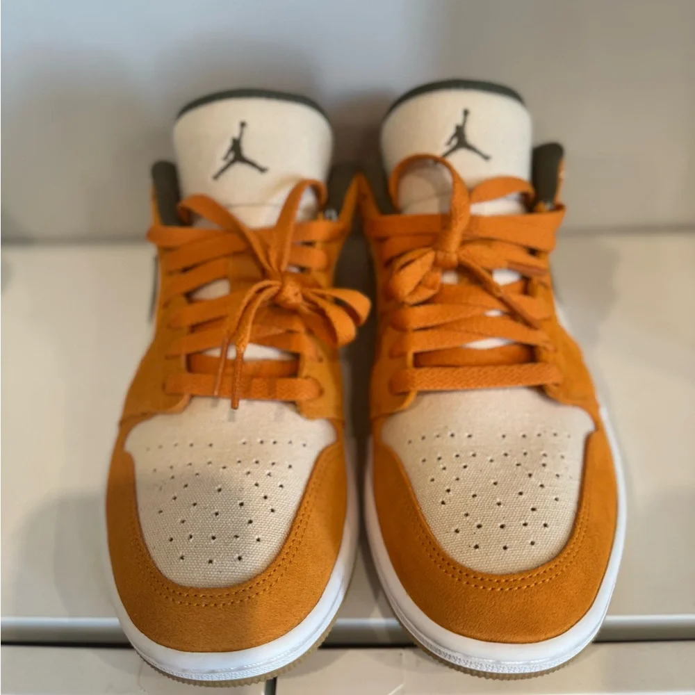 Nike Air Jordan 1 low SE‎ - Curry Men’s size 8.5